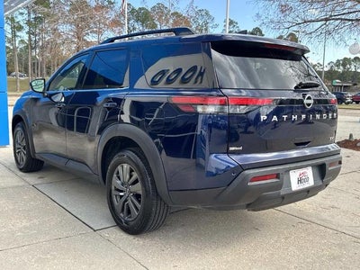 2024 Nissan Pathfinder SV