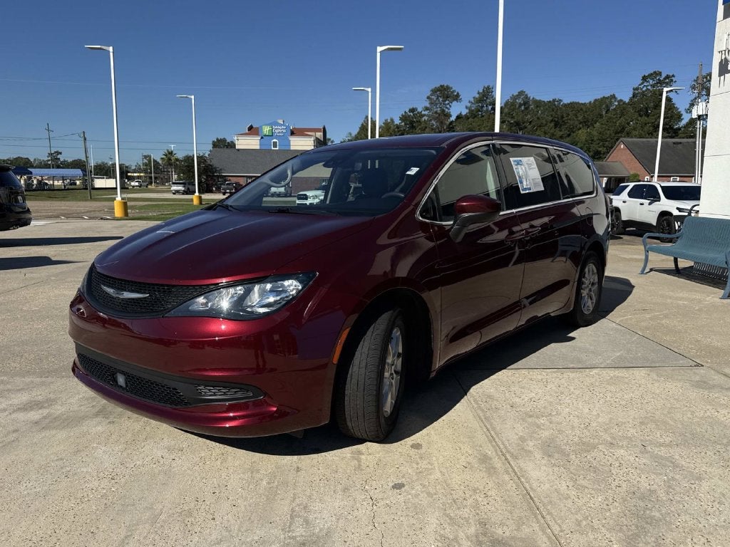 2023 Chrysler Voyager LX