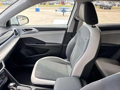 2025 Volkswagen Taos SE