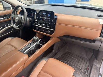 2024 Nissan Pathfinder Platinum