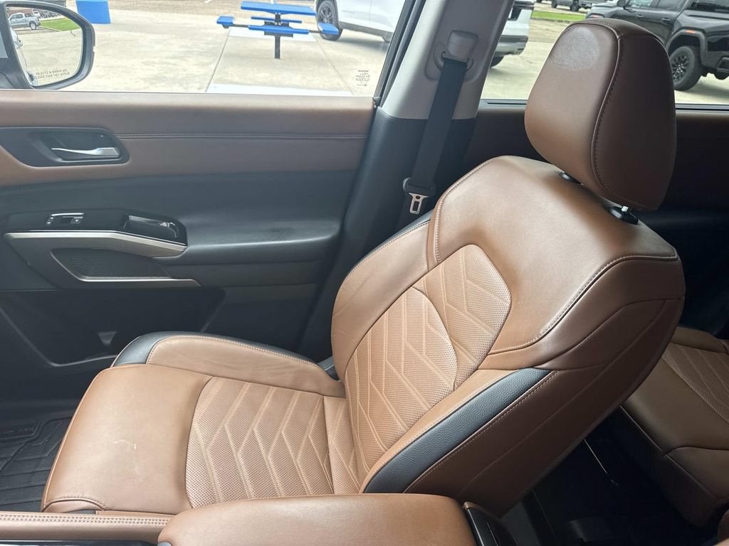 2024 Nissan Pathfinder Platinum